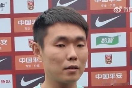 国足中场圆弧处送出一记精准直塞，瞬间撕破马尔代夫的防线，上半场迟迟没能开张的王子
