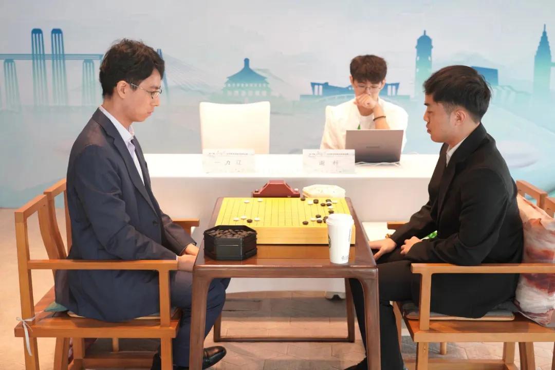 两次计算盲点错过屠龙 ，应氏杯决赛首局谢科1点之差负一力辽，一力辽1：0领先。
