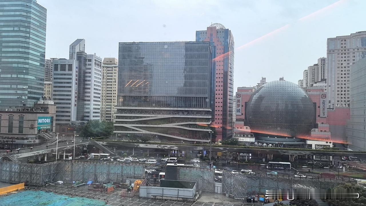 百胜中国总部位于​徐汇商业闹区
成熟商业企业是提前几十年布局
当年就在上海最好位