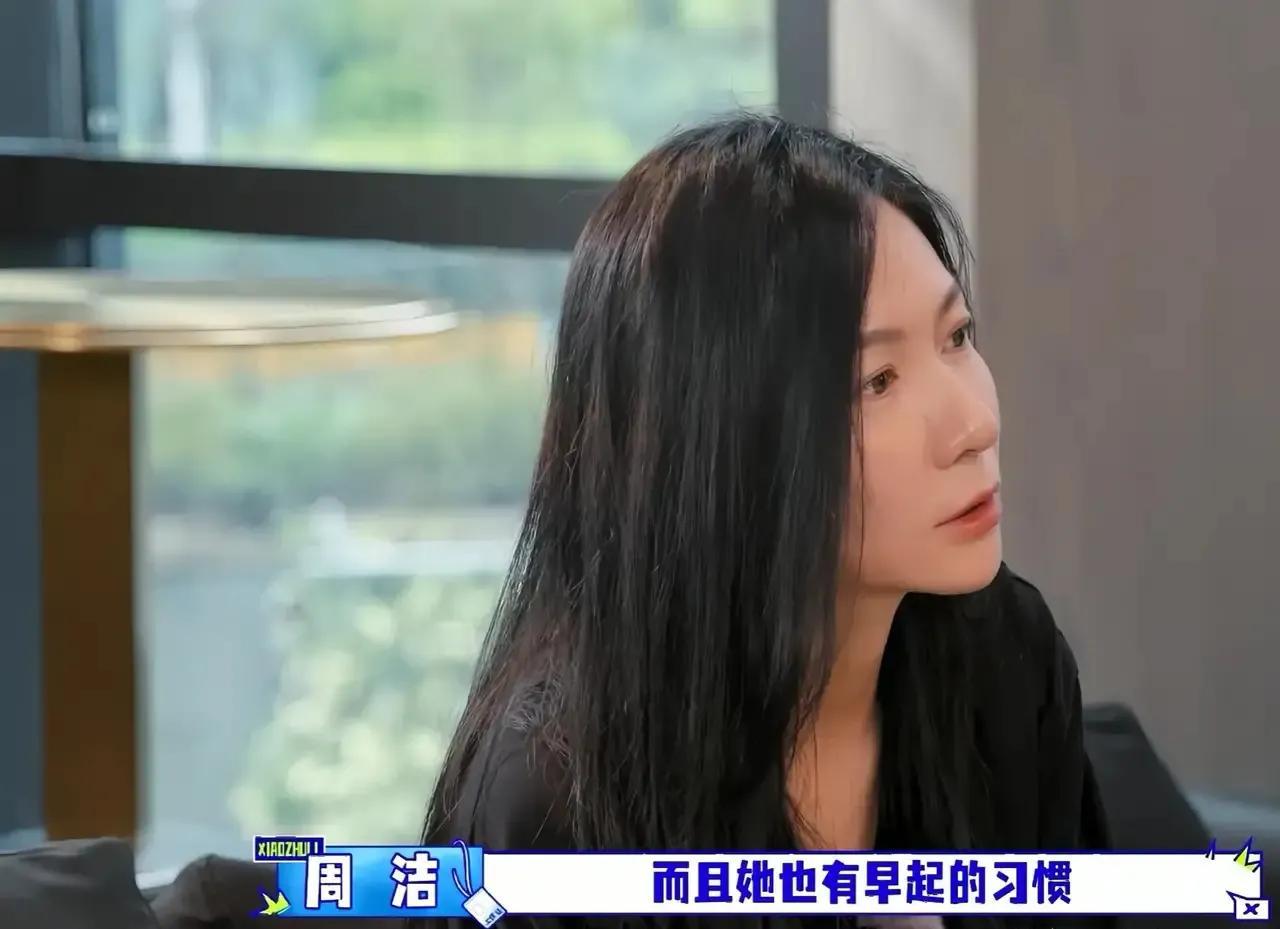 佟丽娅养孩子真的是亲力亲为呢，陈思诚的儿子朵朵需要晨读，佟丽娅早上也是六七点就起