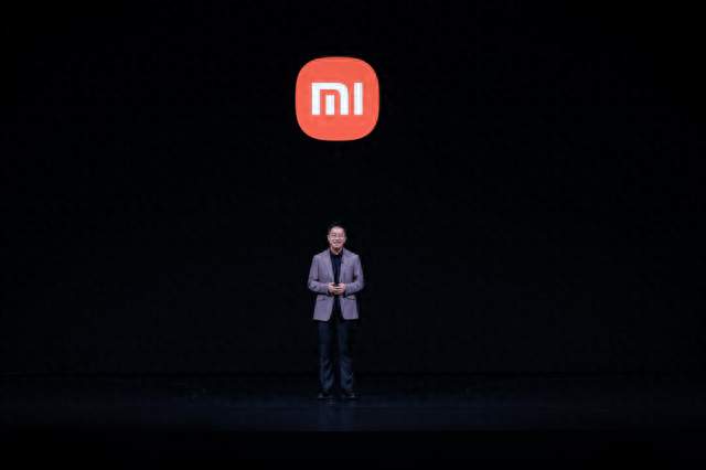 小米数字系列迎来史上最大升级，卢伟冰：AI全面改造智能手机的开始