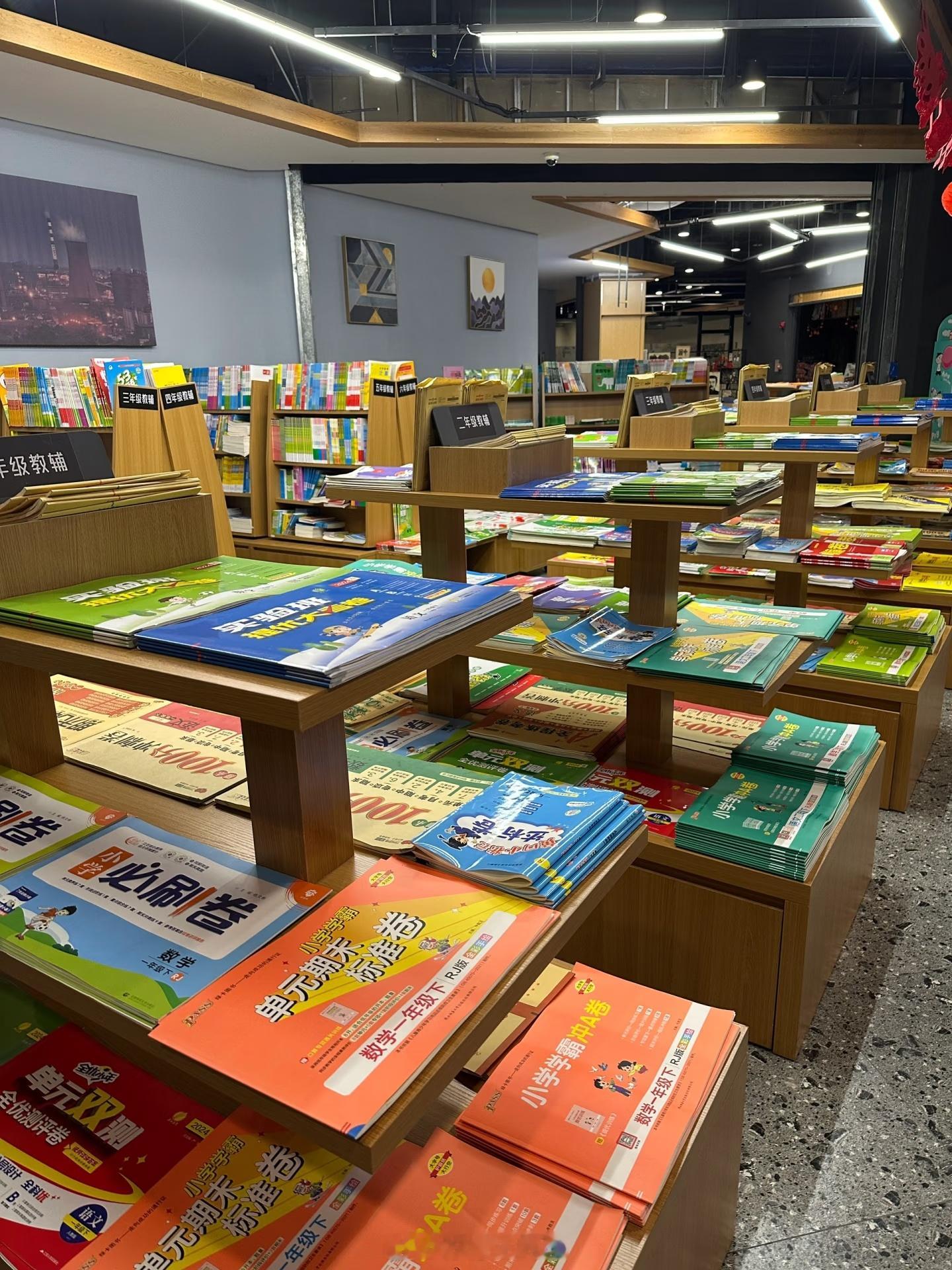 严禁向任何组织和个人购买试卷我记得我小学1年级就开始刷题，周末都会额外再多做一份