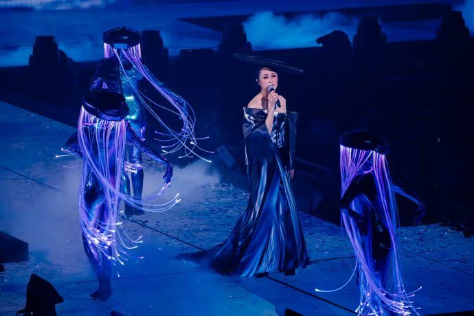 杨千嬅直播有问必多答 昨晚杨千嬅直播太有料啦！聊新歌《不知从何说起》灵感来源，还