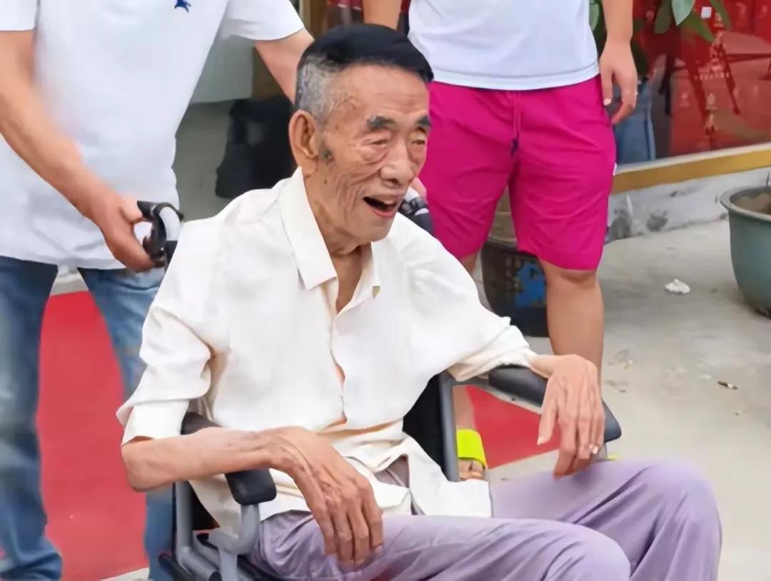 7月9日，94岁的相声大师杨少华老人先生离开了我们，他的突然离世 ，网友吵翻了天
