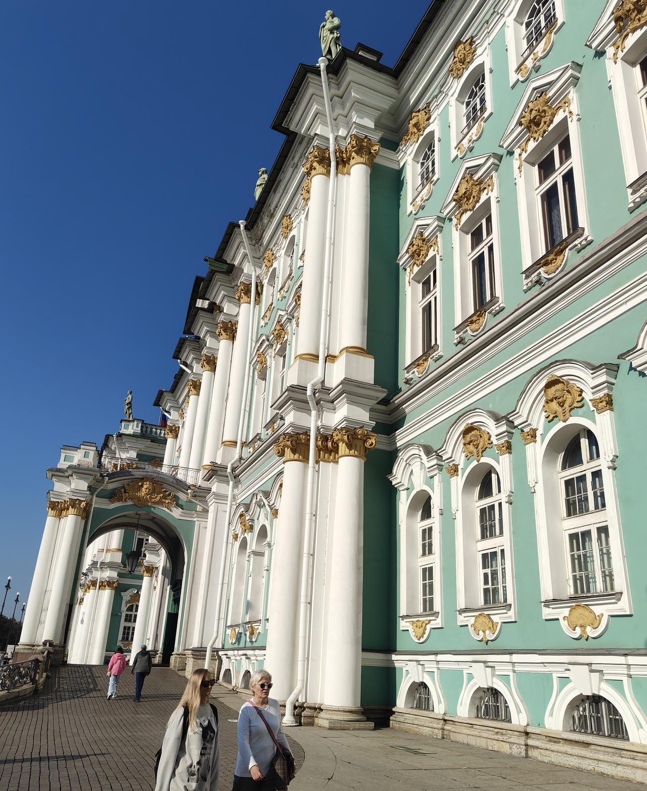 俄罗斯见闻（1）
凝固的权力与奢华的史诗：皇宫

初秋，是俄罗斯最美的季节，我随