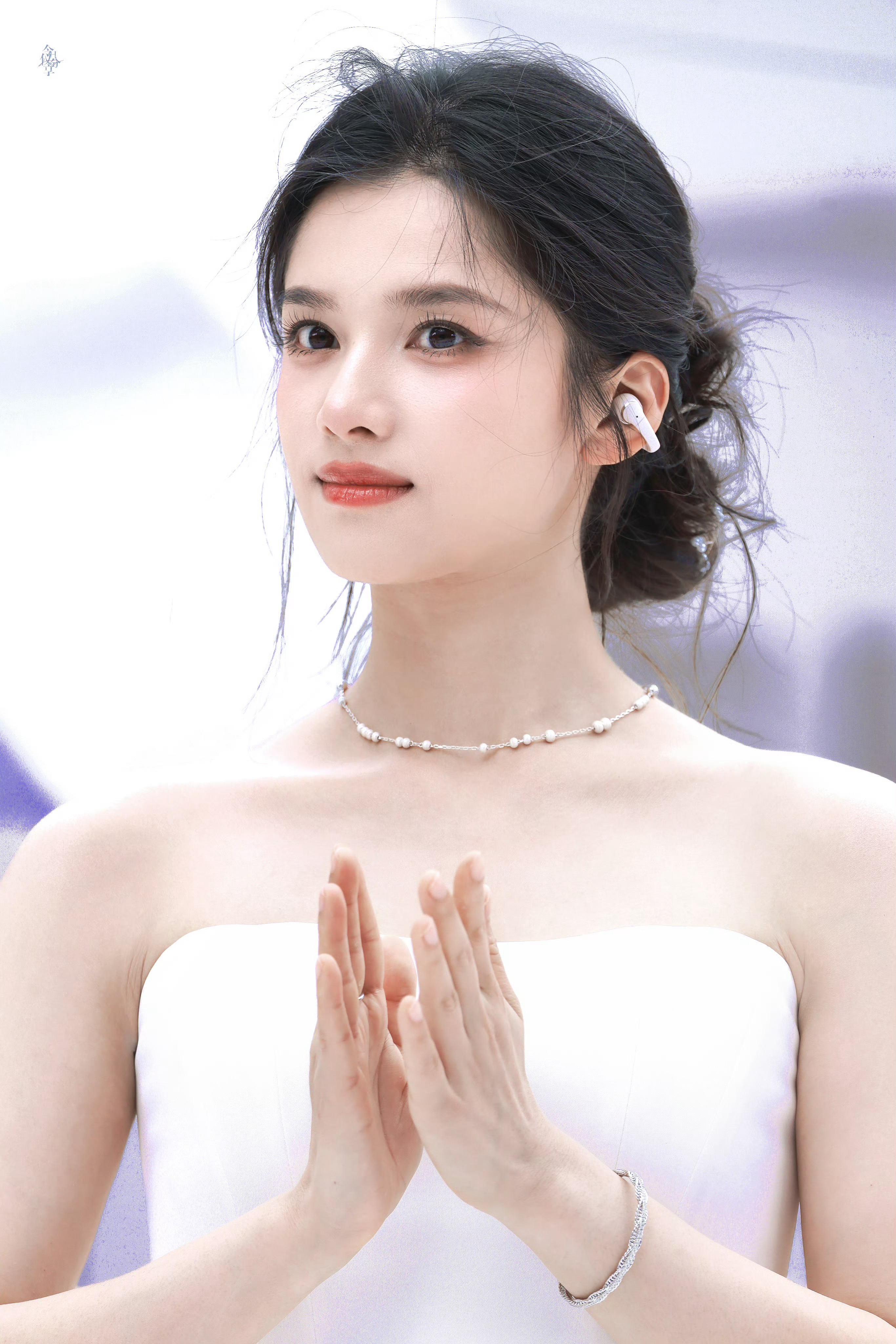 以后能不能多给张婧仪做这种碎发须须多的发型，好温柔好恬美 