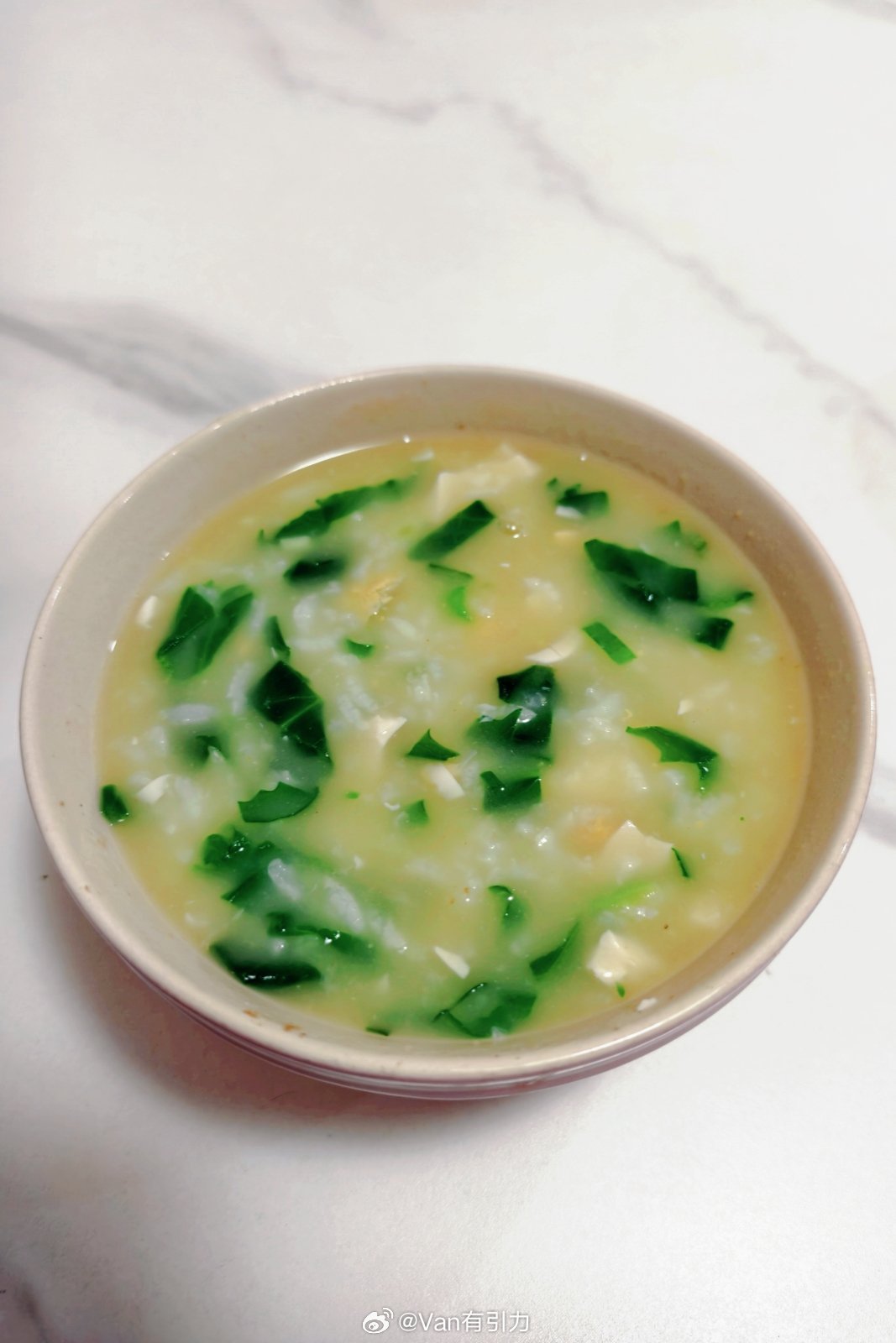 本来只打算喝点粥，没忍住烤鸭的诱惑，卷了7张饼。现在有点想吐，看来老话说的没错，