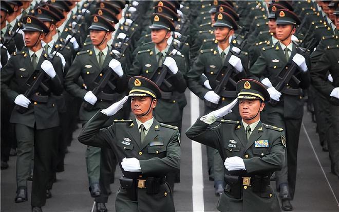 政治主官和政工干部有什么不同？

网上有人说，团的政工干部是团政委，这么说是不正