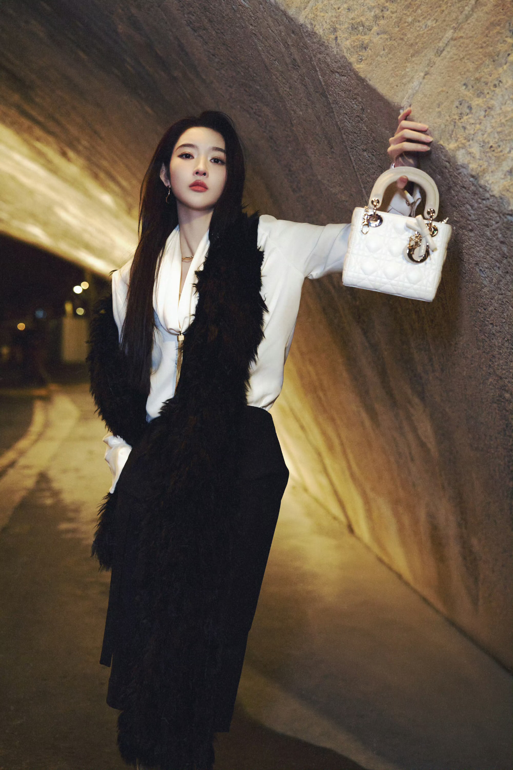 王玉雯好有压迫感的照片，这个女人真的很帅！