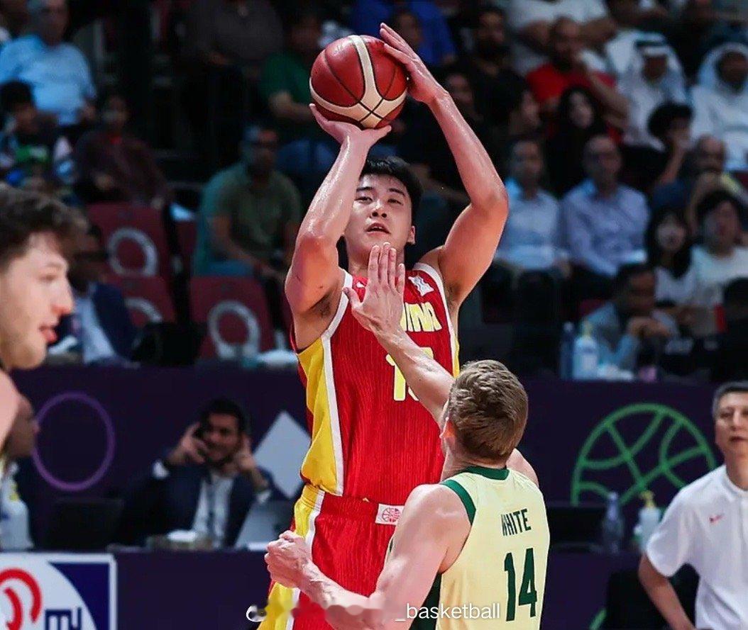 在亚洲杯上表现优异的王俊杰接受采访：亚洲很多球队强度不如NCAA，打澳大利亚才感