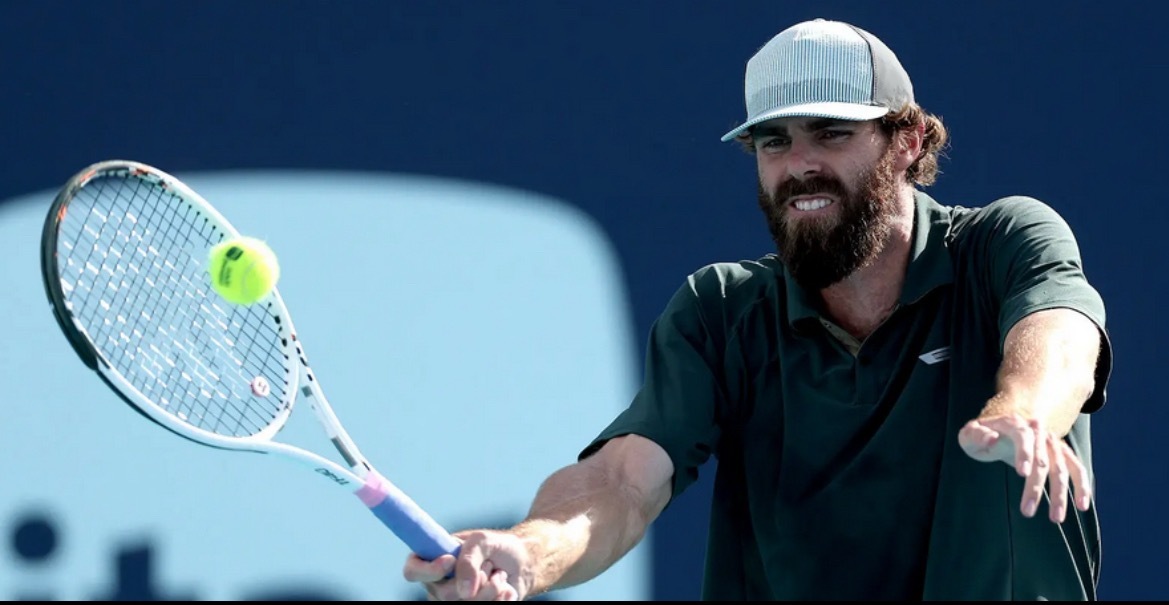 网球talking大会 雷利·奥佩尔卡打出了一场精彩绝伦的比赛，以 7-6 (3