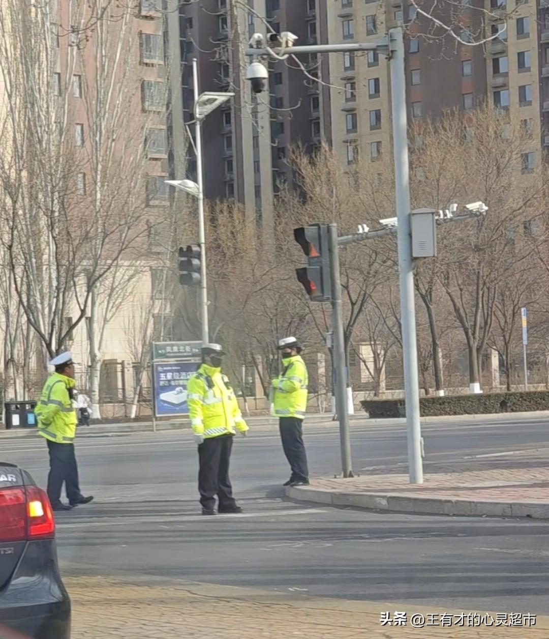 银川街头！听说电动车严查升级，这些坑我不踩！
 
     我不怎么骑电动车，就