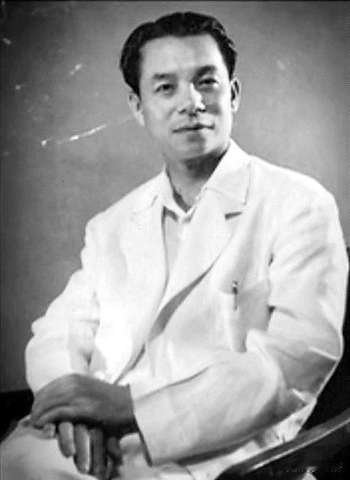 1929年，一叛徒来找柯麟看病，柯麟当即认出了叛徒，但他没露声色，不慌不忙地给叛