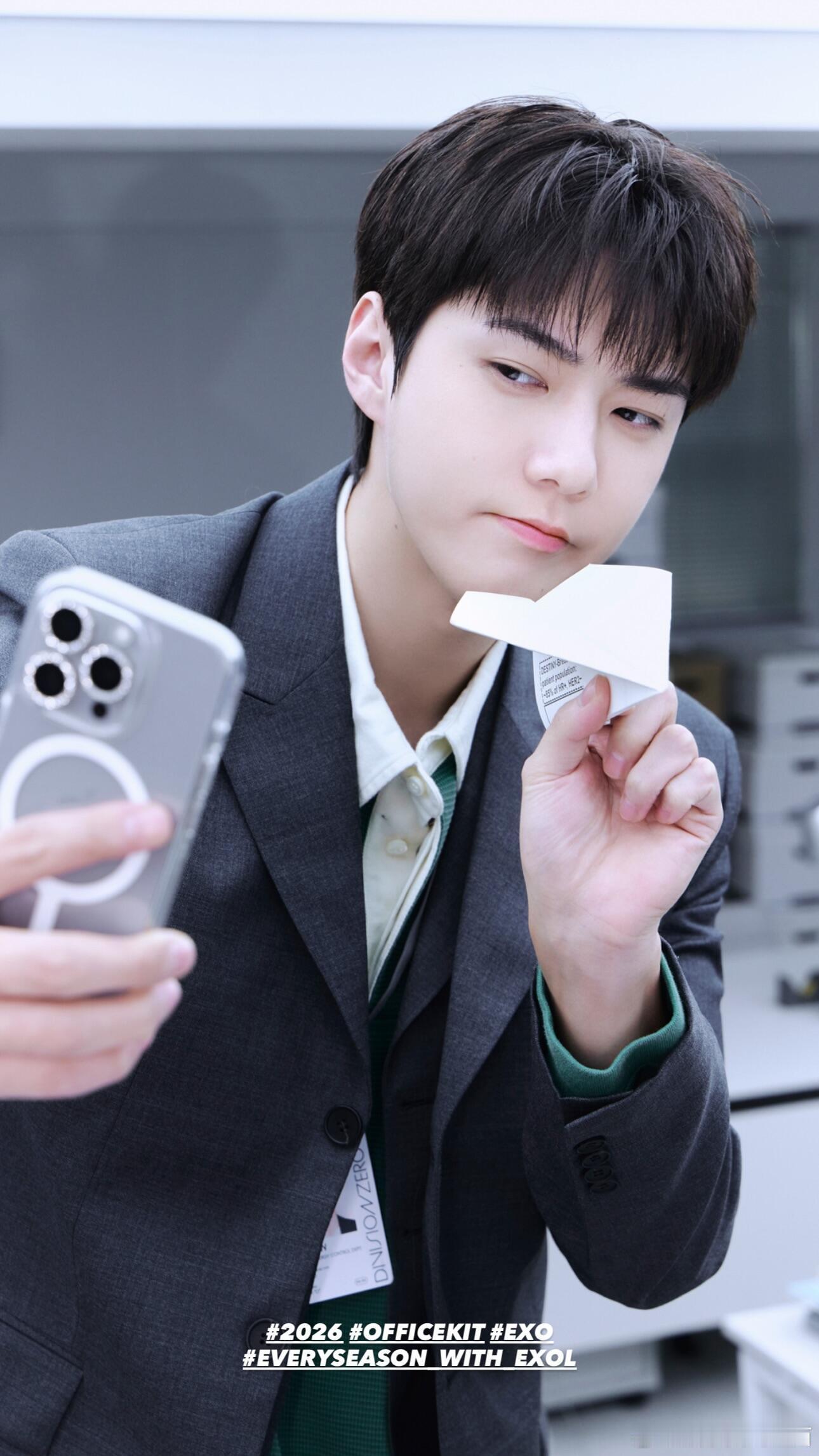 EXO官宣台历刚刚！EXO 回归概念照，真的吃了防腐剂,张艺兴和上一次韩国回归就