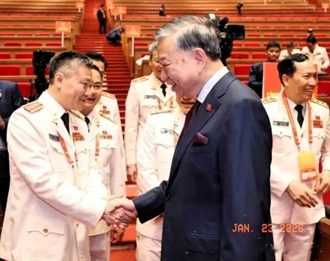 越南新当家苏林在1月20号的一句话，让全球经济分析师的下巴都快掉地上了。他在会议