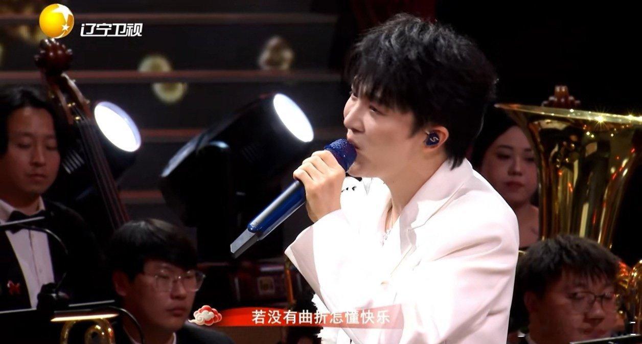 郎朗钢琴配周深吟唱，这耳朵福利我收了！周深郎朗是对我耳朵最好的人辽宁春晚