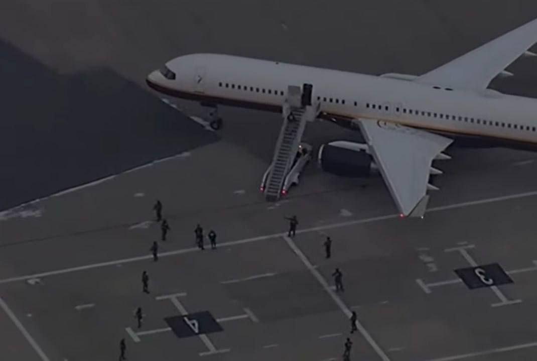 马杜罗被捕对委内瑞拉政局有何影响根据最新视频显示，马杜罗在凌晨被美军从硫磺岛号两