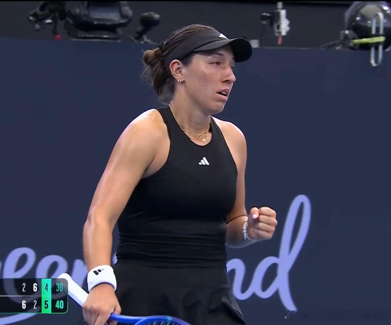 佩古拉！神奇比赛，三盘6-2/2-6/6-4战胜卡琳斯卡娅！1小时54分钟激战！