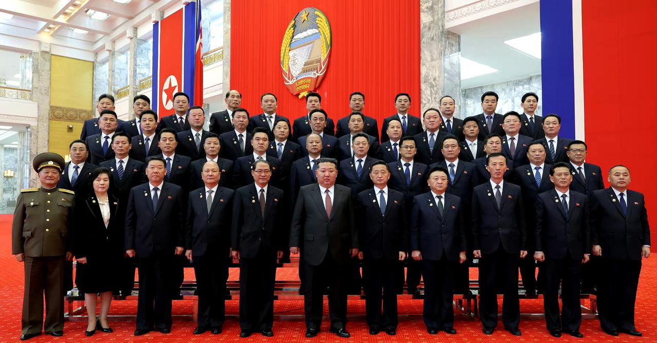 朝鲜民主主义人民共和国新任内阁成员合影