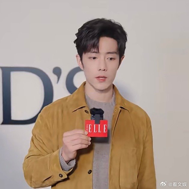 肖战喜欢轻装上阵 肖战看TODS秀专注度100% 肖战看TODS秀专注度100%