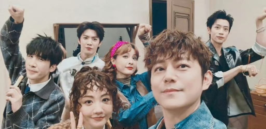 何老师说大侦探才十年何老师要录下一个十年 瞬间破防十年大侦探，何老师一直是温暖的