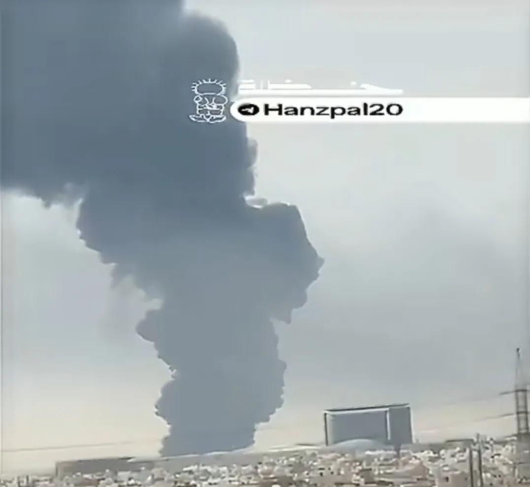 科威特遭到伊朗或伊拉克什叶派民兵攻击之后黑烟直冒。昨天开始，科威特成了伊朗或伊拉