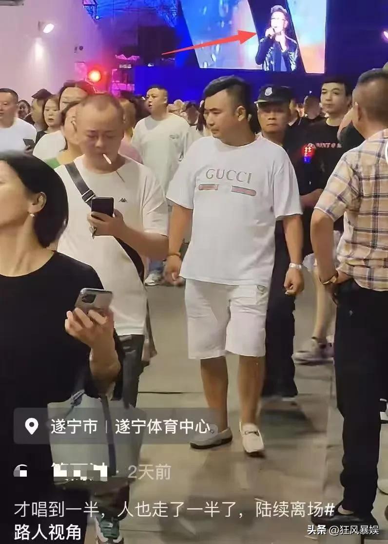 汪峰，真是太尴尬了！

前不久，四川遂宁体育中心举办了一场明星拼盘演唱会，主办方
