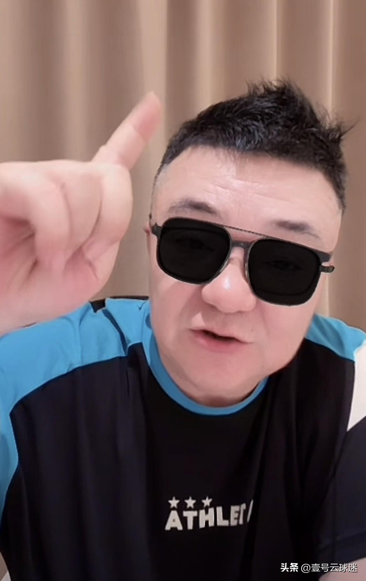 董路在直播间透露，中国足球小将踢541曾经逼平过拉玛西亚青训，也曾经让沙特在半场