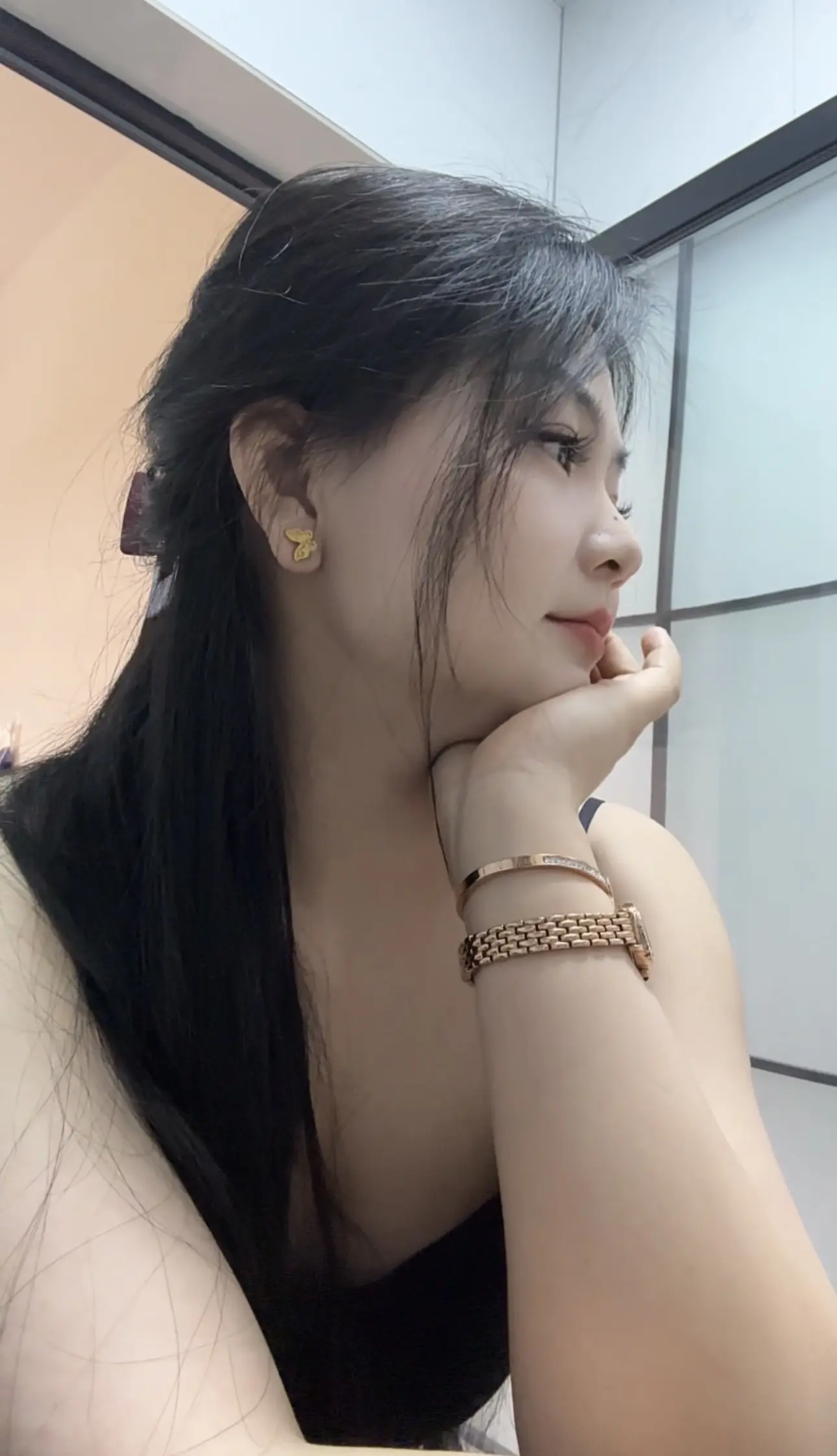 年轻的时候喜欢追求骨感，希望瘦成一道闪电  现在到了中年喜欢追求肉感 ...