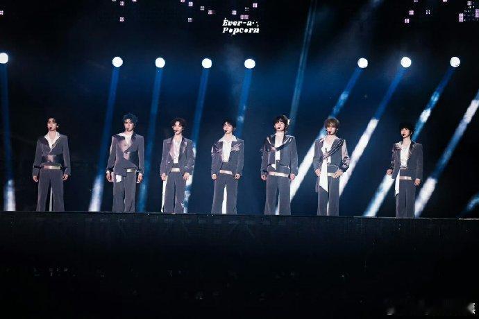 救命！VCR 的上车顺序直接把氛围感拉满，是刻在 DNA 里的顺序没错了，每一个