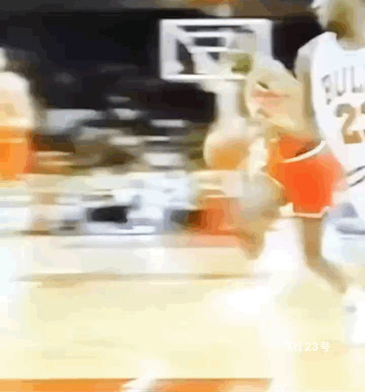 小前锋里封盖比乔丹厉害的有吗？
乔丹是后卫里封盖的翘楚，天花板。
追帽是乔丹的拿