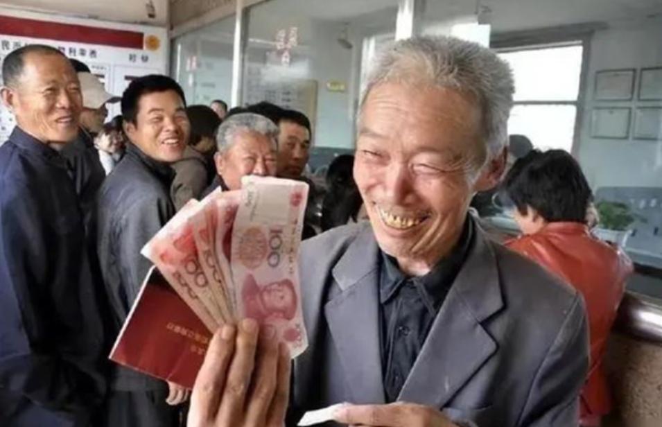 1月至7月社零增速只有1.2%，7月份单月更是降到0.6%，可同期居民人均可支配