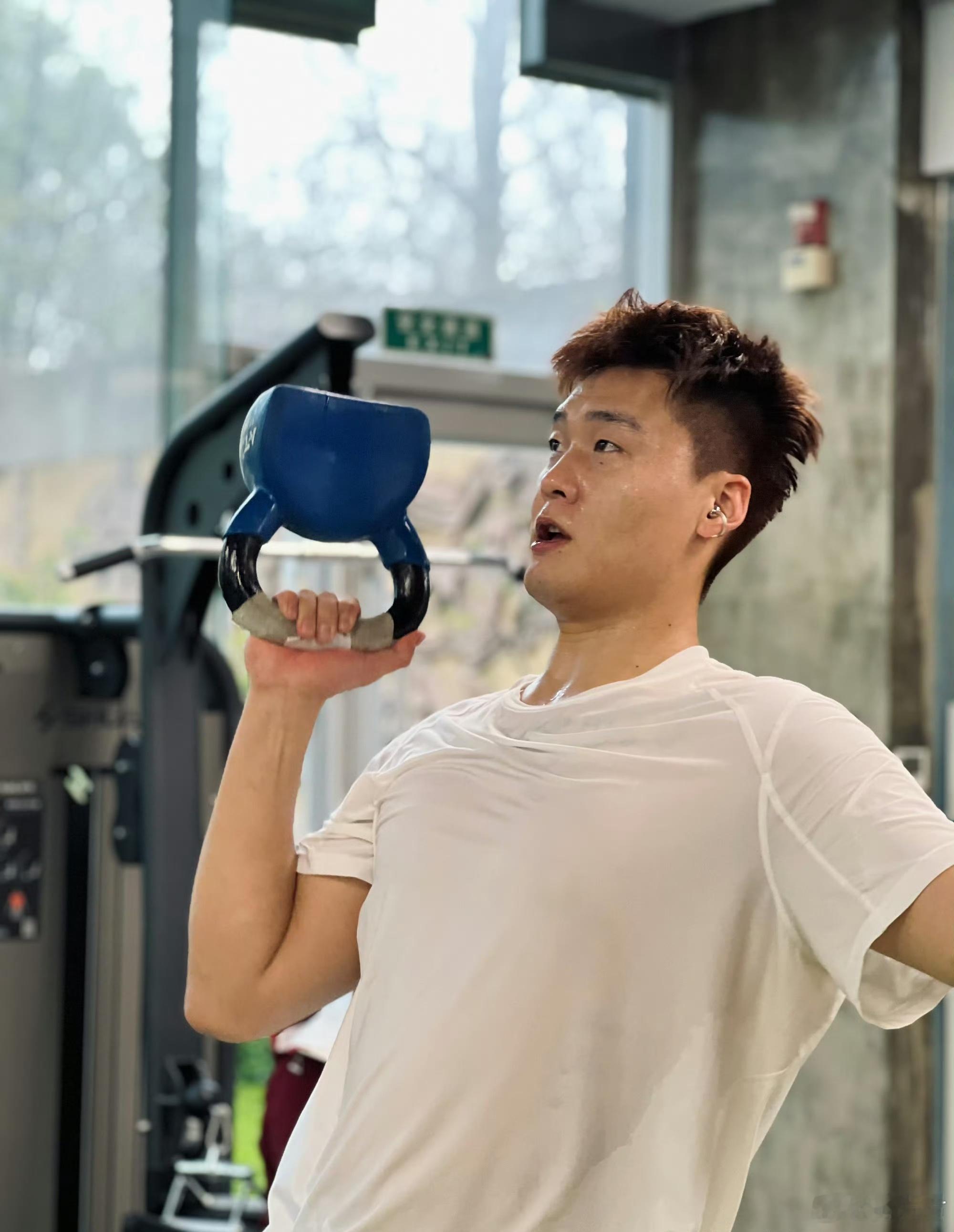 北京首钢 有不少人问赵睿的情况，按照4月3日对他的评估是休战两周，他目前仍处于治