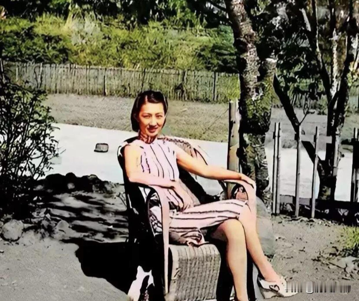 赵一荻生命走到尽头，医生询问张学良，是否可以撤除吸氧设备。医生特意找到张学良做决
