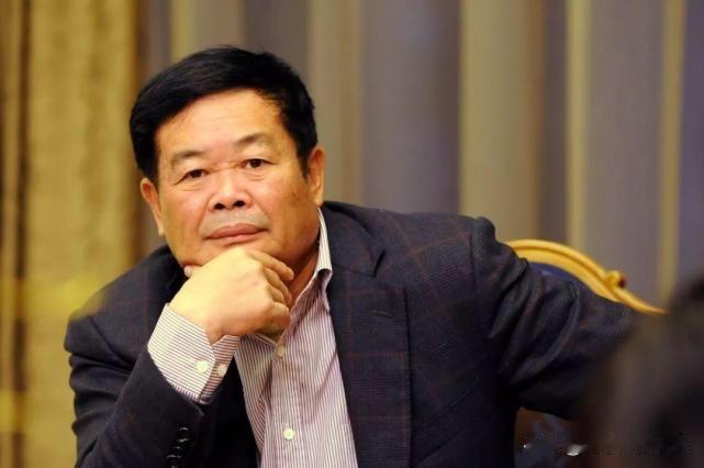 曹德旺说：“没钱的时候，就不要做傻事，别假大方、穷大方。你没钱的时候，装出来的大