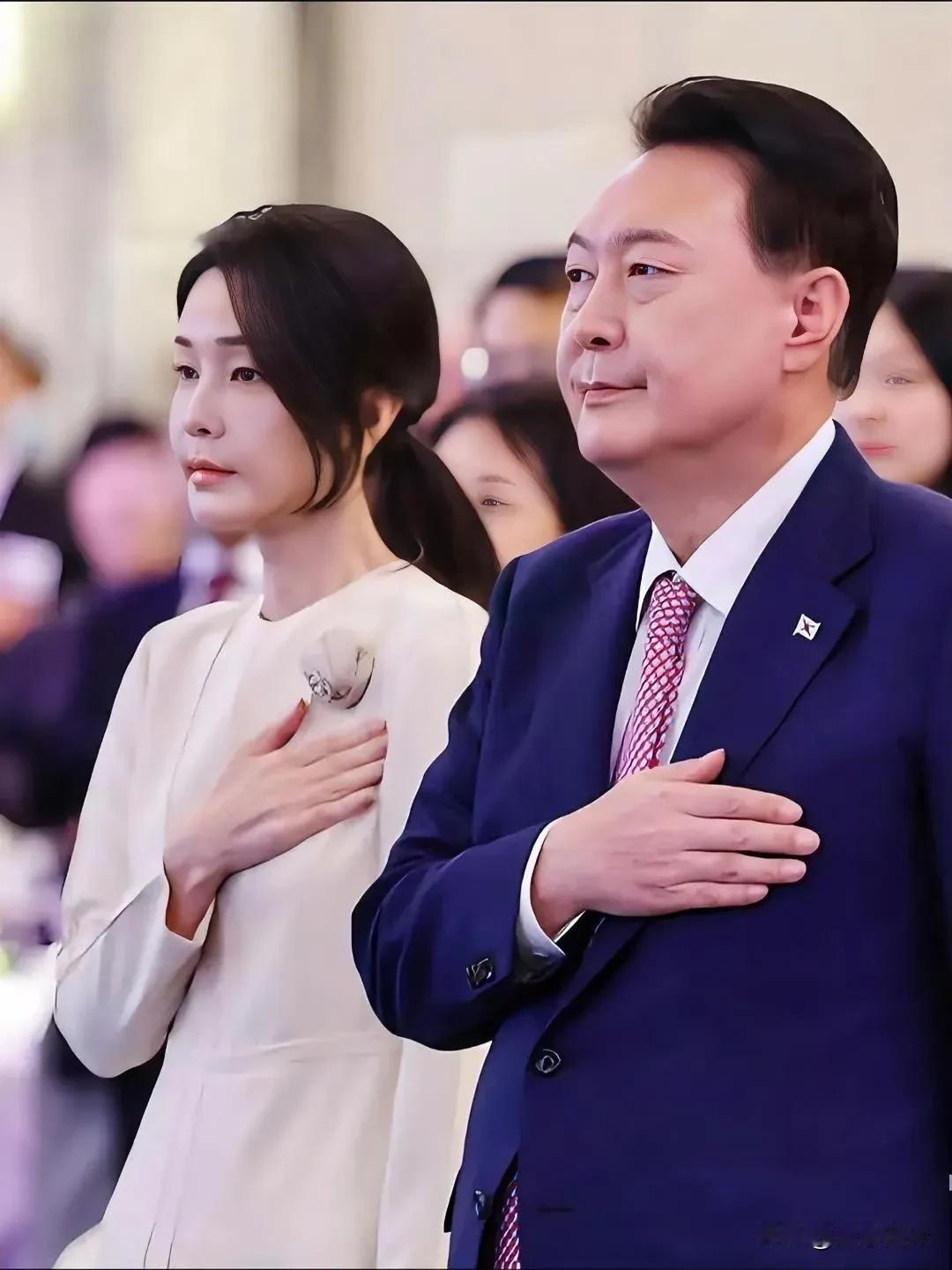 就在刚刚
韩国传来消息
2025年8月7日韩国政坛大地震！前总统尹锡悦夫人金建希