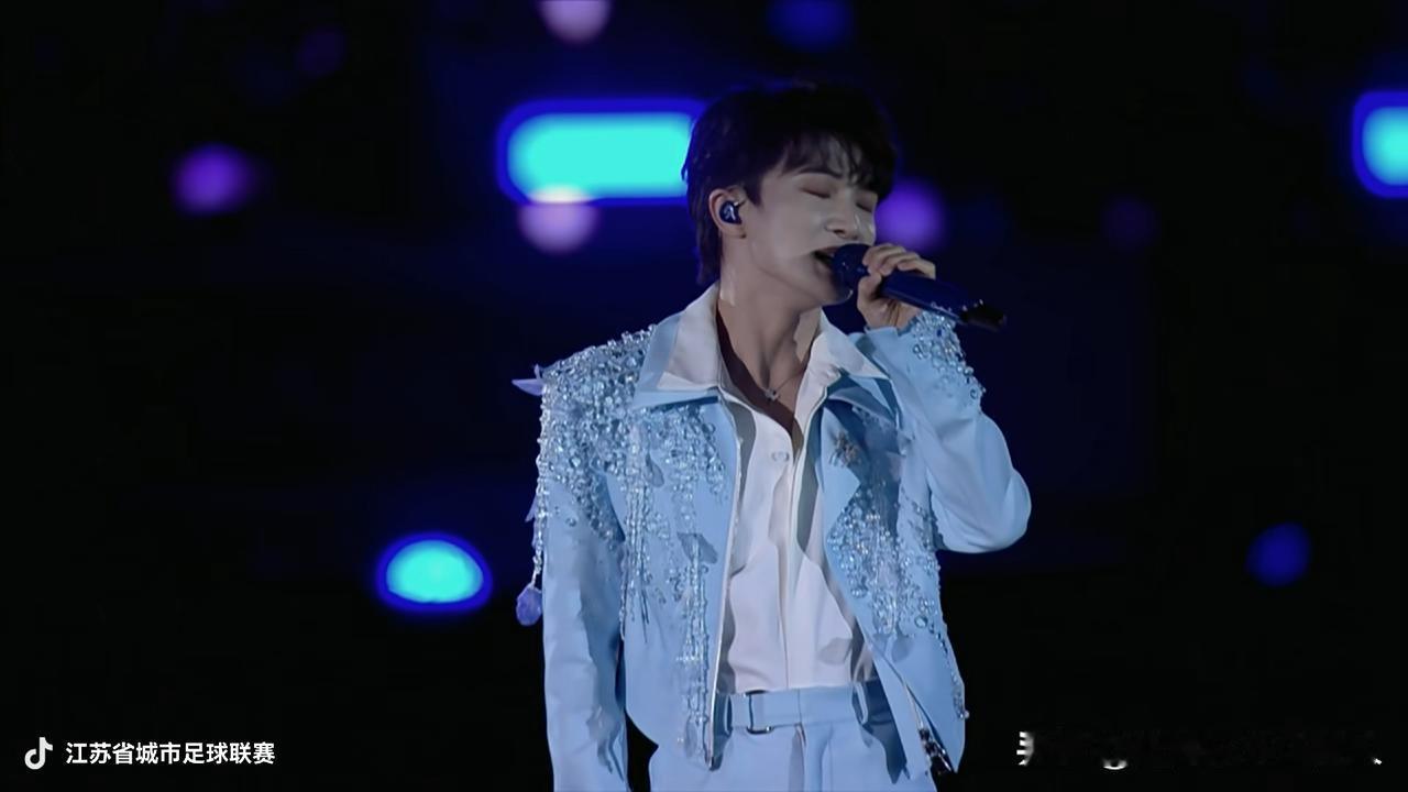 苏超联赛的热度太大了，周深现场演唱。
苏超常州队 苏超常州球迷会