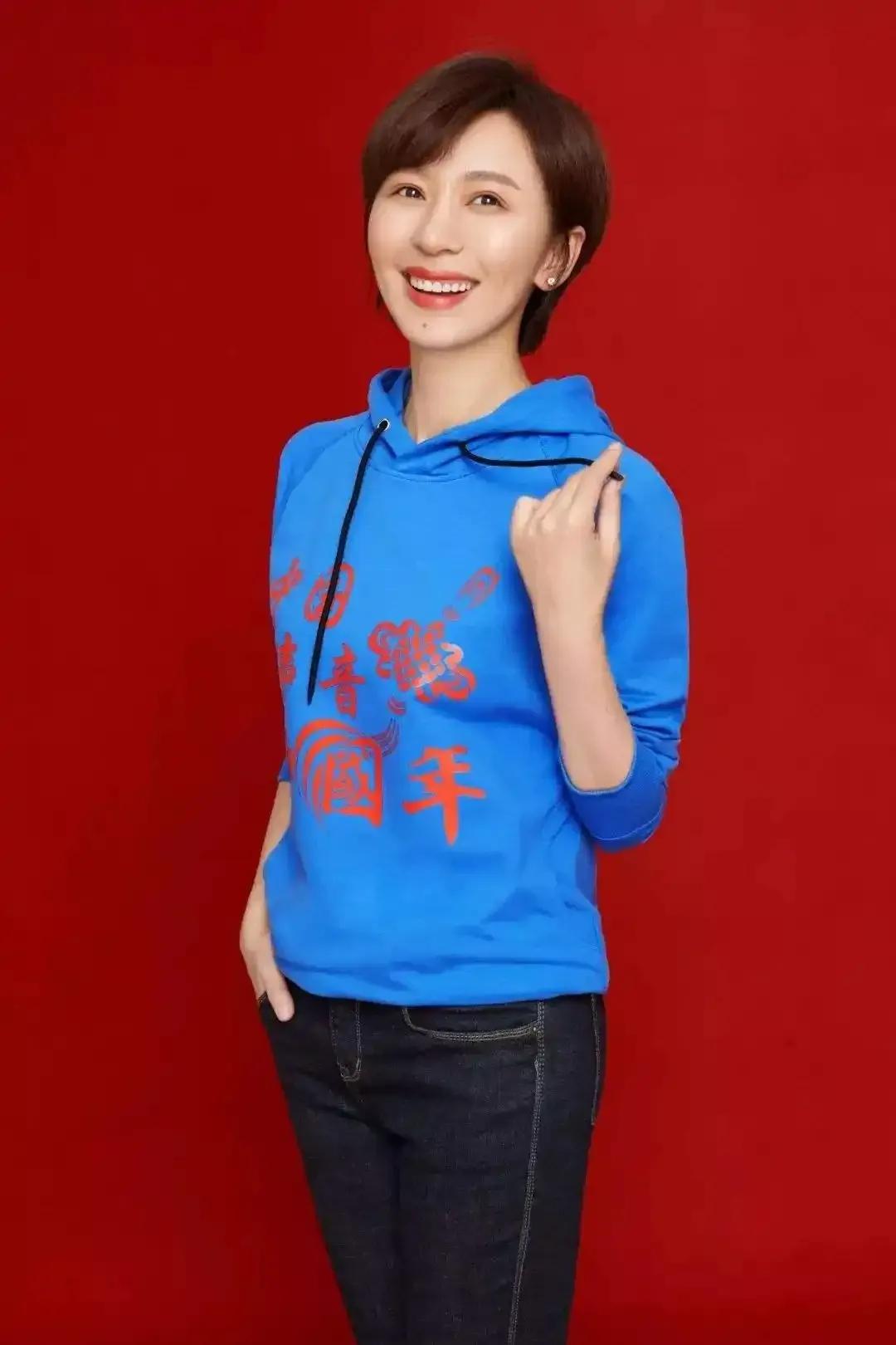 欧阳夏丹，你在贩卖什么？
欧阳夏丹今年48岁了，依然未婚，大概率是要独身一生了。