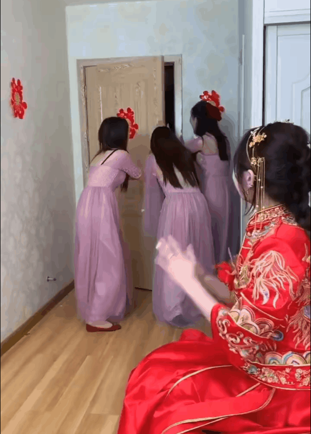 新郎有点故意的意思，一到晚上两个人就要吵架了！醉翁之意不在酒！