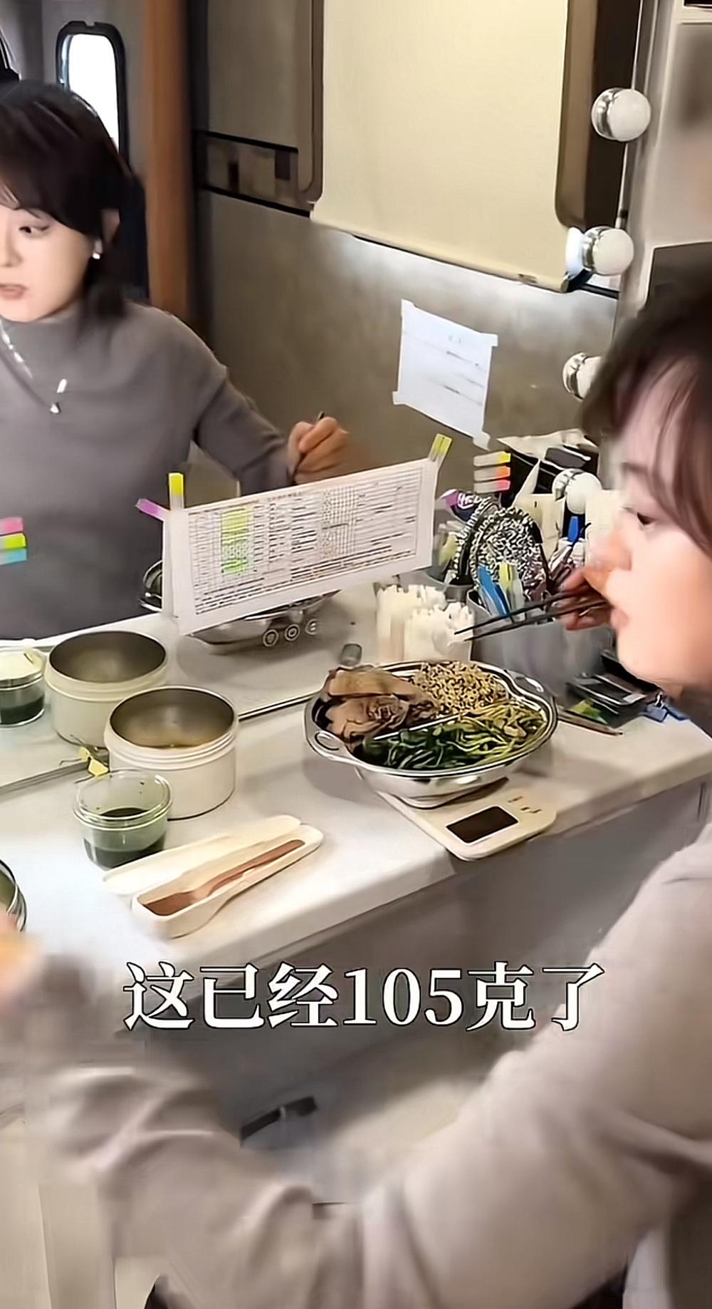 孙俪吃饭竟然带秤，这操作也是没谁了！难怪身材保持得这么好，原来背后这么不容易！