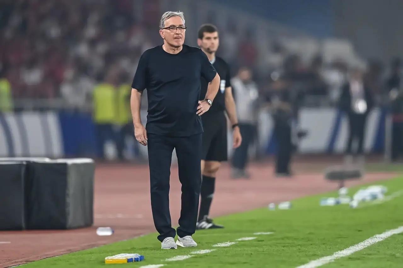 大家别怪伊万了，人家已经很不容易了。放着好日子不过，九死一生地来执教国足已经是英