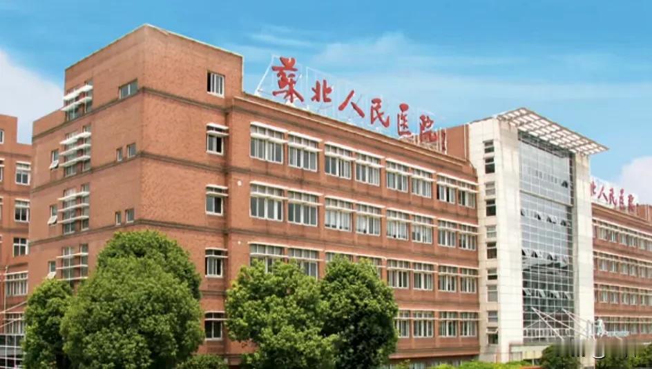 苏北人民医院不在苏北，而在扬州。苏北人民医院不是搬到扬州的，是扬州浸会医院190