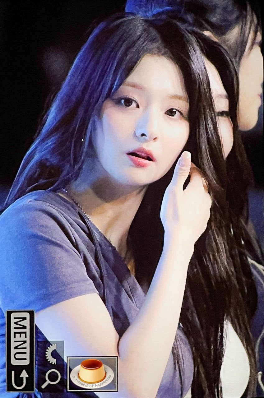 #李娜炅[超话]#🐣#蜜桃笑颜李娜炅# [图片]240517 东洋未来大学校庆