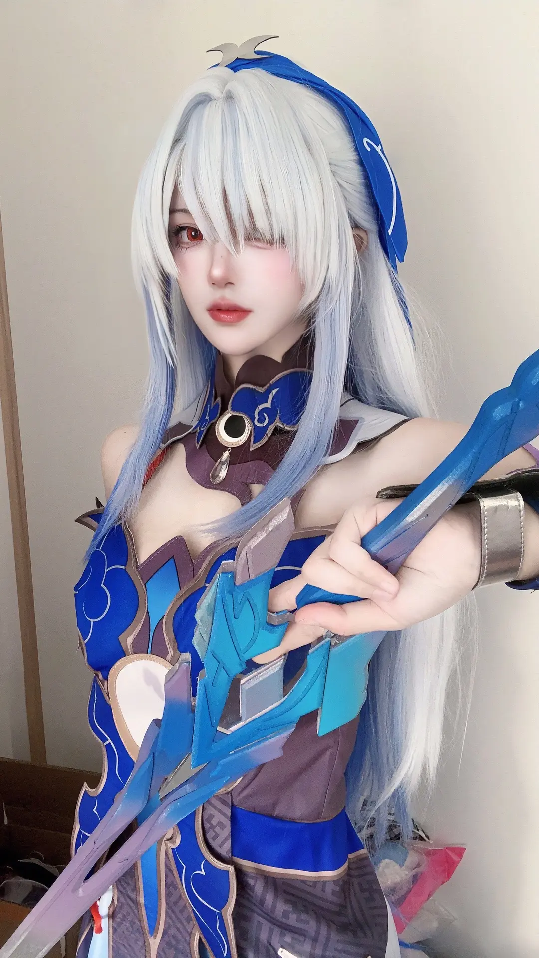 小弟弟吃我一剑。


