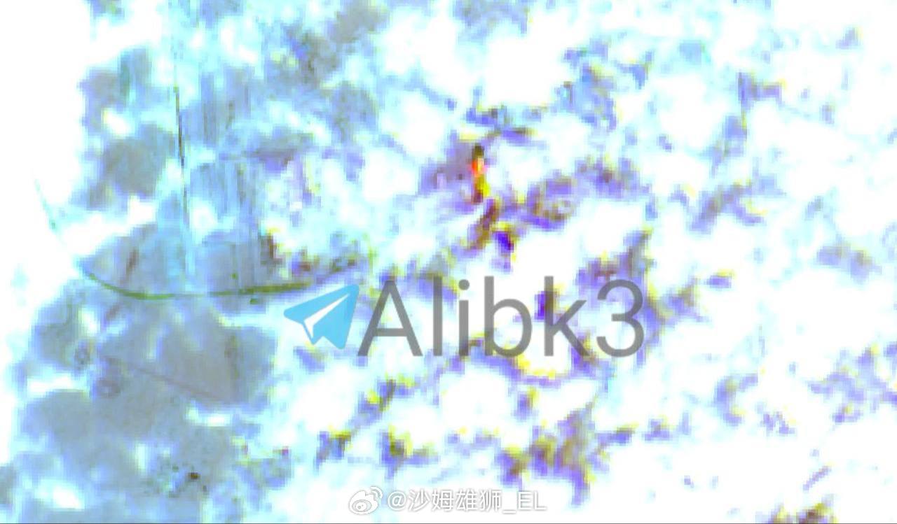 美军驻沙特阿拉伯的苏丹王子空军基地内似乎有飞机在地面上被摧毁。 