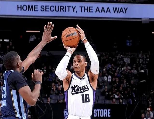 这国王也是一支神奇的球队

国王主场输灰熊三连败，又拿回西部副班长位置，主力在场