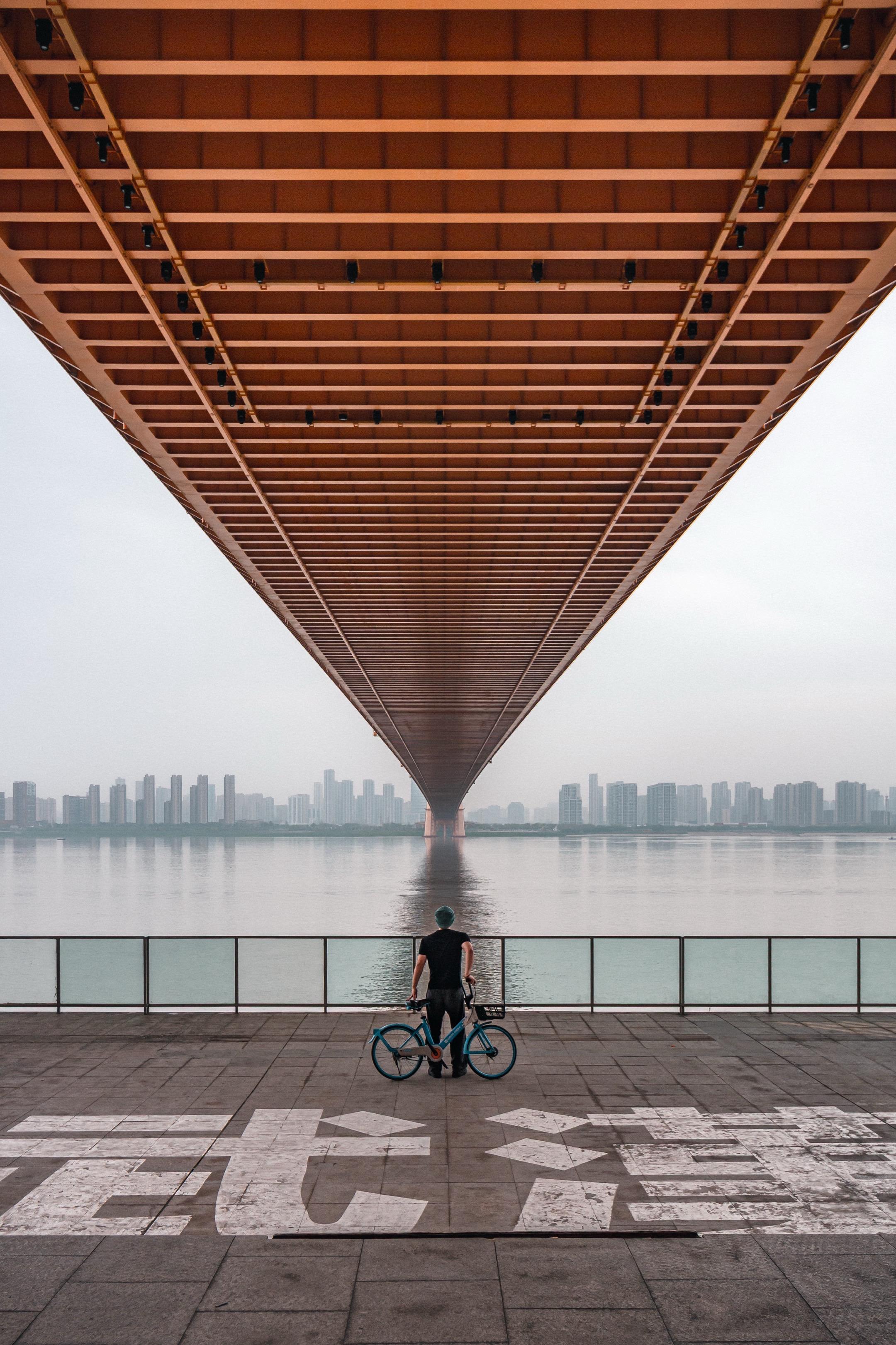 武汉人能不能告诉我 真的是全员鄂人吗😅。大家好！我是Henrix，一...