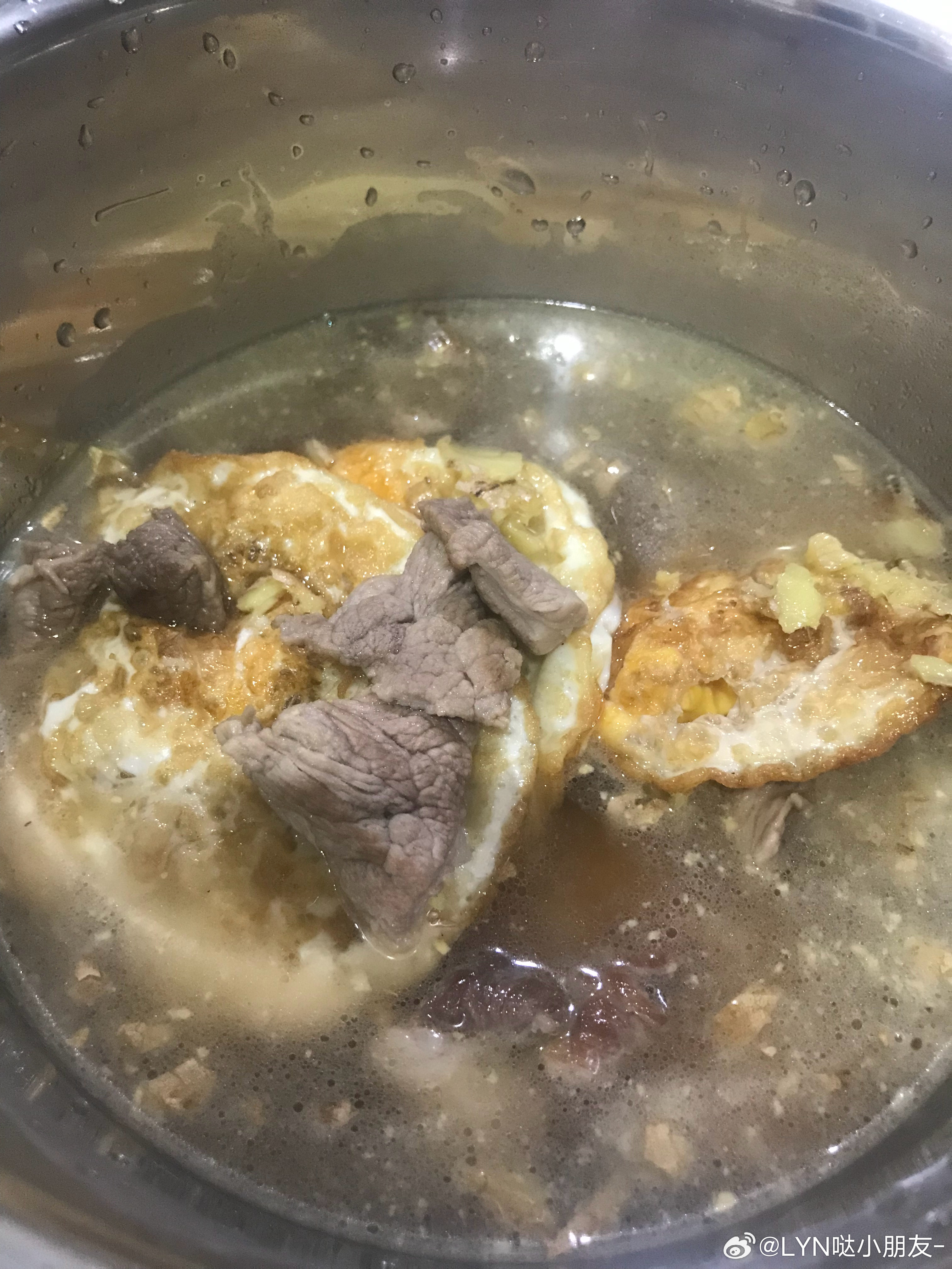 晚饭喝两种汤好大一颗的猪肉丸猪肉丸蛋花汤➕简易版姜醋汤（鸡蛋猪肉）还可以的