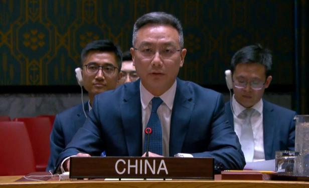 一点也不惯着，中国支持阿根廷马岛主权后，英国军舰就直扑马岛示威！

上个月我国驻