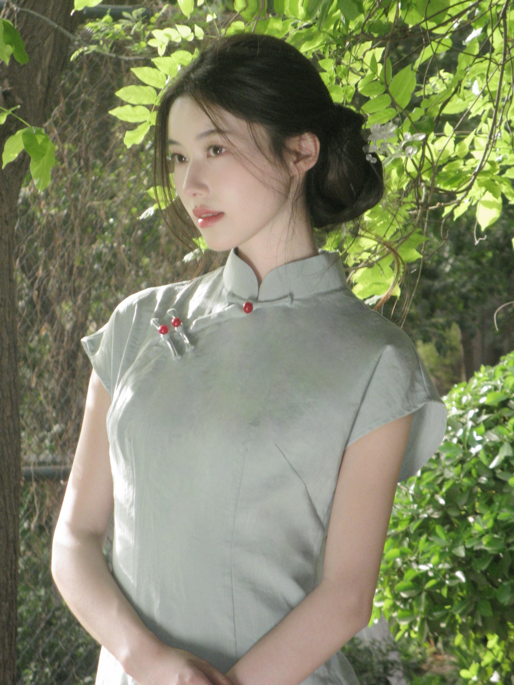 人随春好 春与人宜。